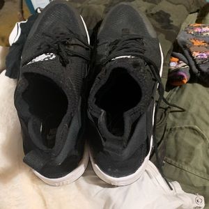 Size 9 Nike huarache black